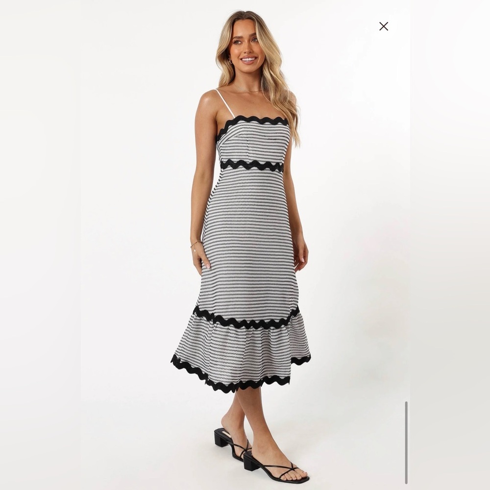 NWT Petal & Pup Savvy Black and White Scalloped Dress M - Picture 5 of 6